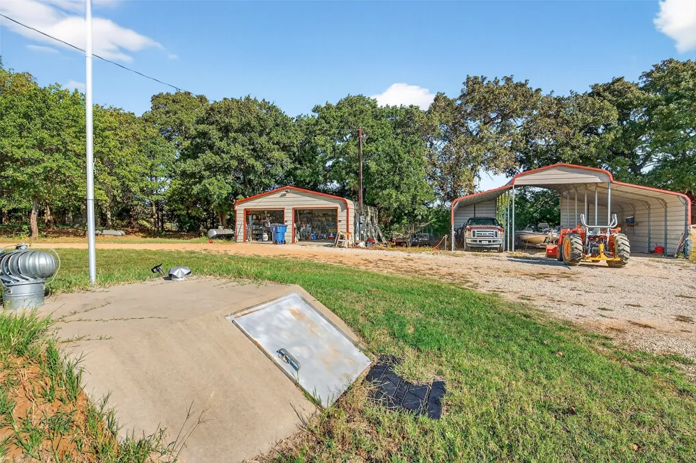 437 County Road 292 Collinsville, TX 76233