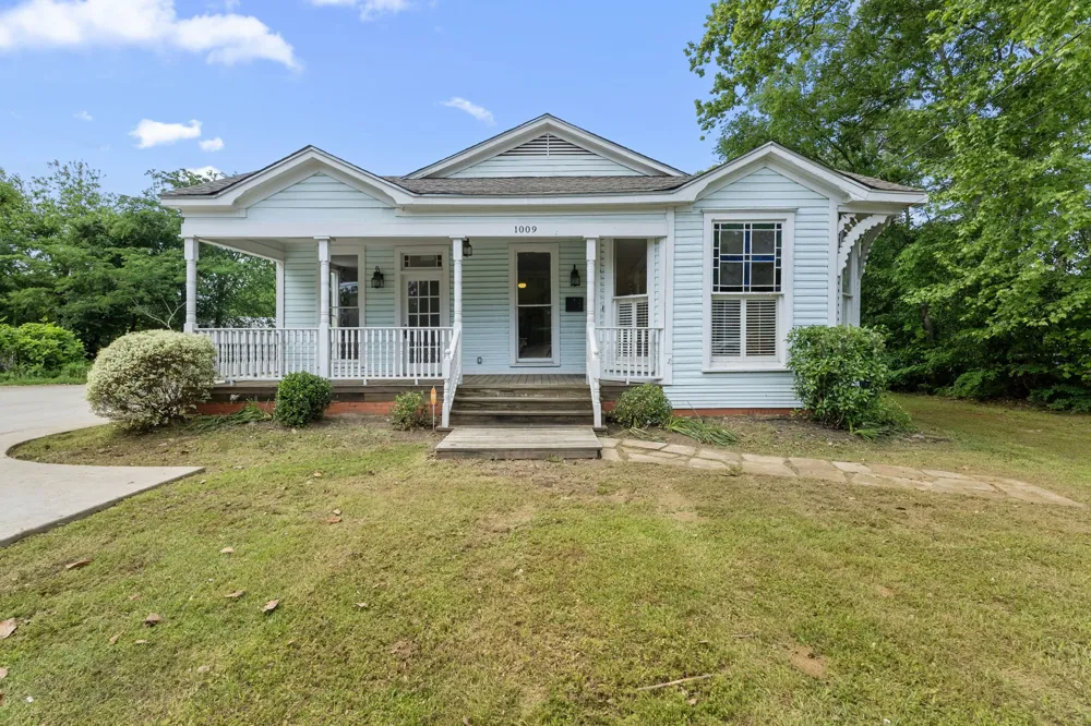 1009 Pacific Mineola, TX 75773