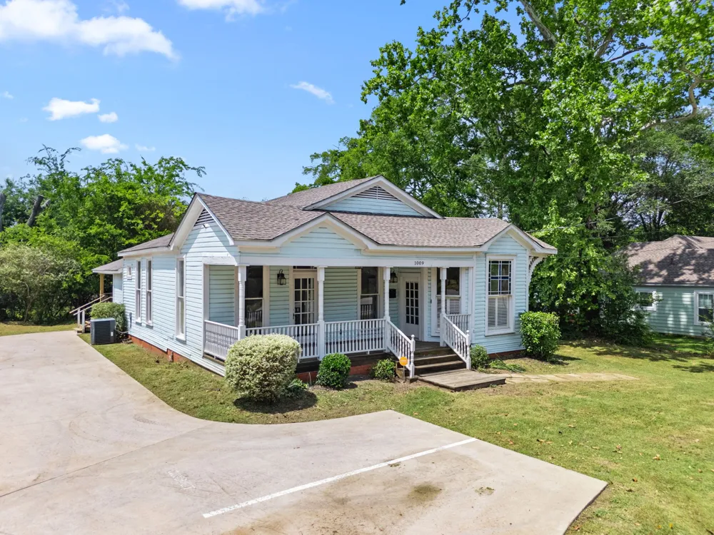 1009 Pacific Mineola, TX 75773