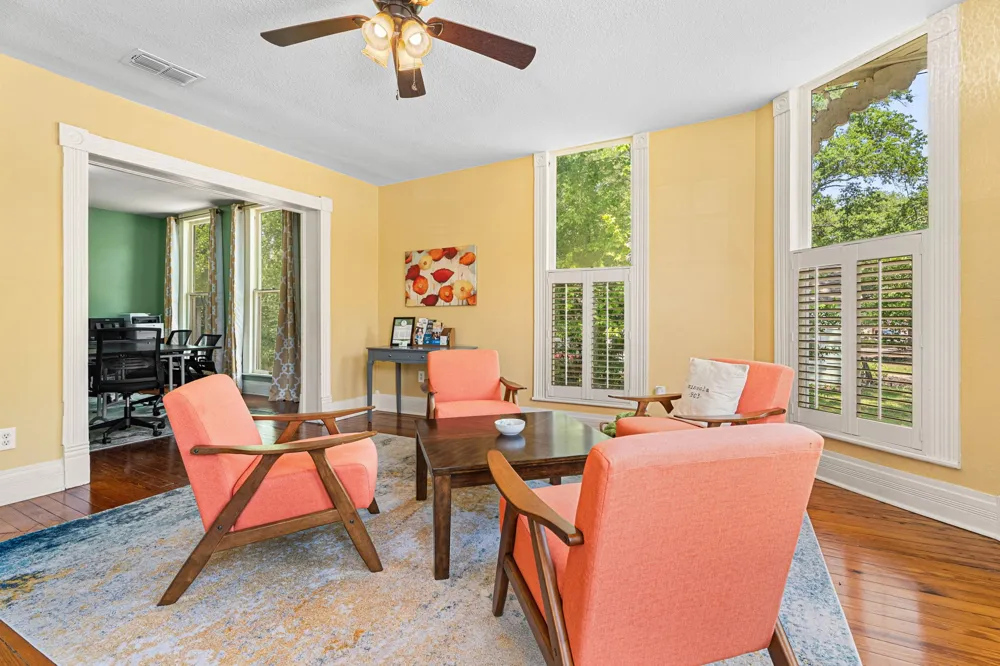1009 Pacific Mineola, TX 75773