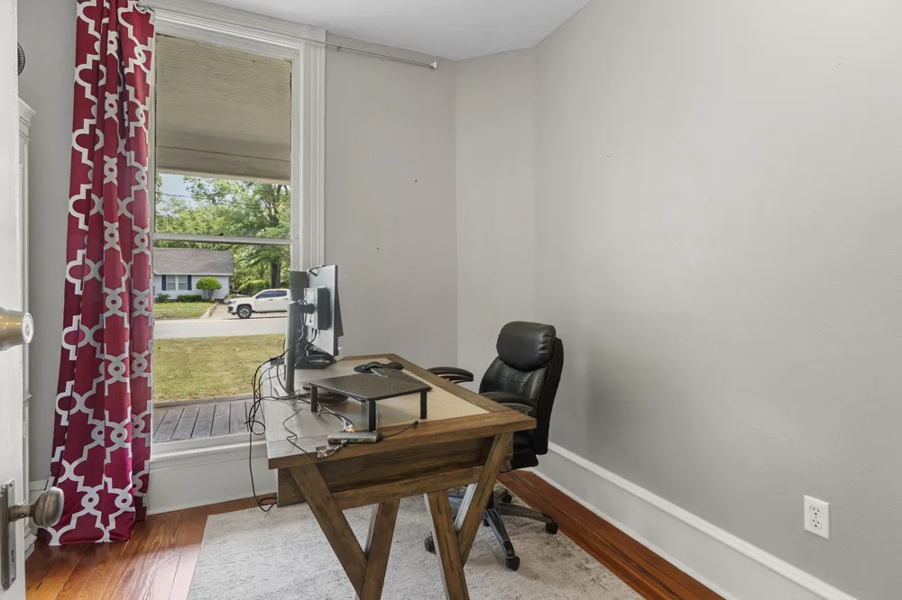 1009 Pacific Mineola, TX 75773