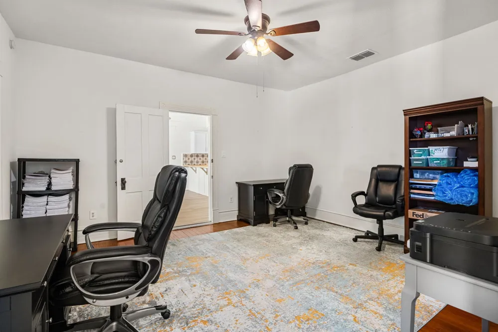 1009 Pacific Mineola, TX 75773