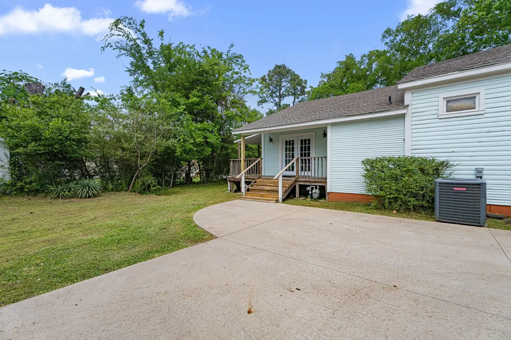 1009 Pacific Mineola, TX 75773