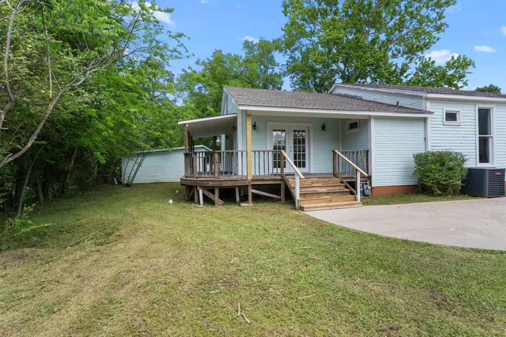 1009 Pacific Mineola, TX 75773