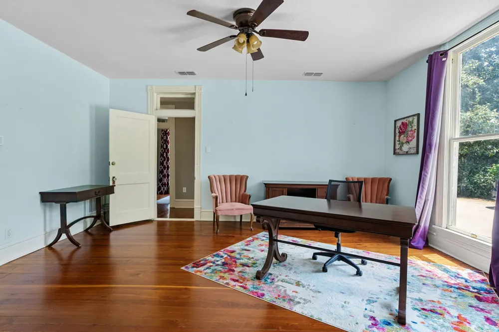 1009 Pacific Mineola, TX 75773