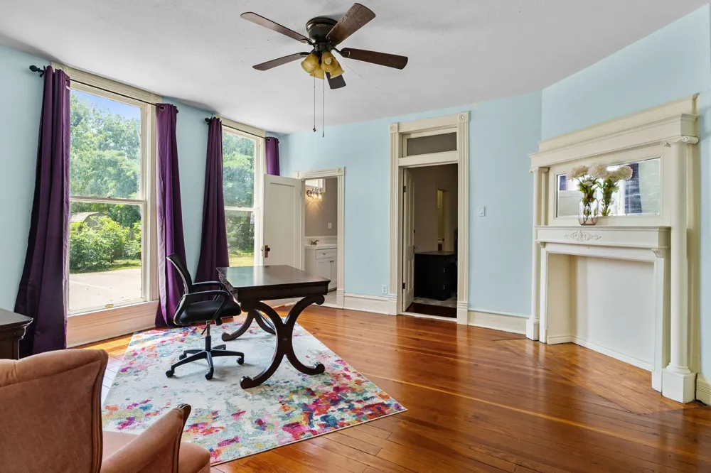1009 Pacific Mineola, TX 75773