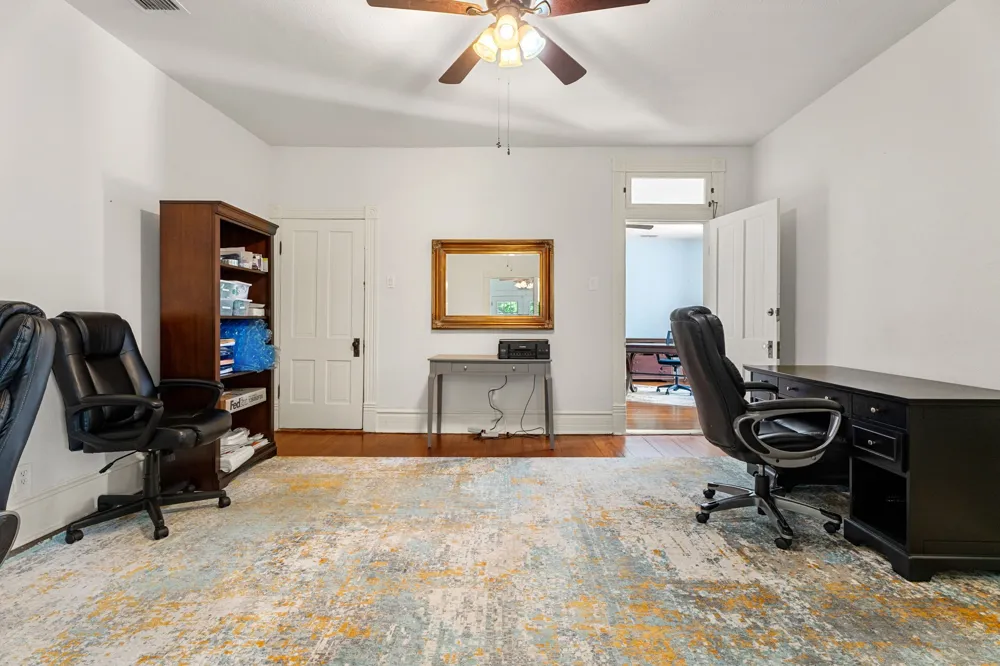 1009 Pacific Mineola, TX 75773