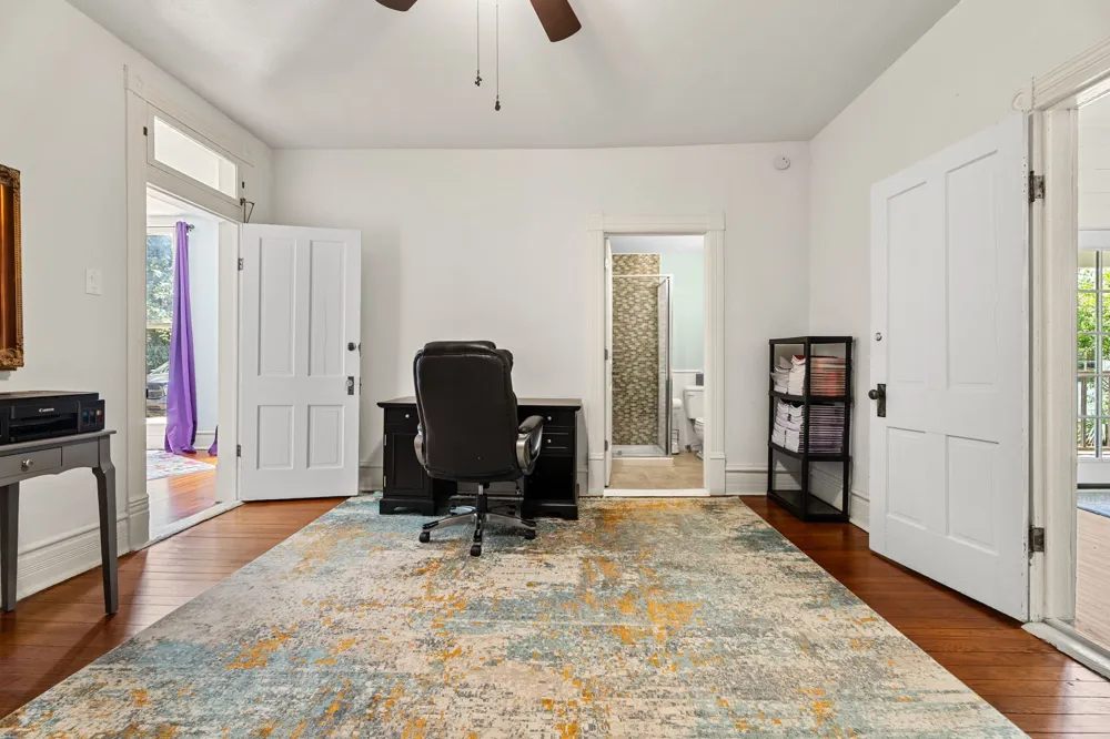 1009 Pacific Mineola, TX 75773