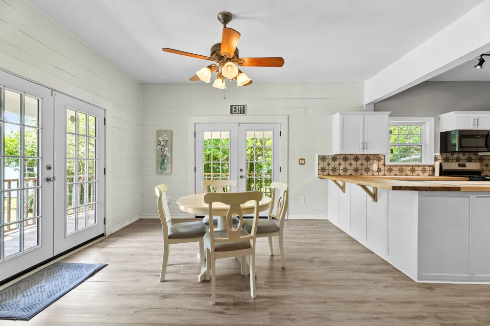 1009 Pacific Mineola, TX 75773