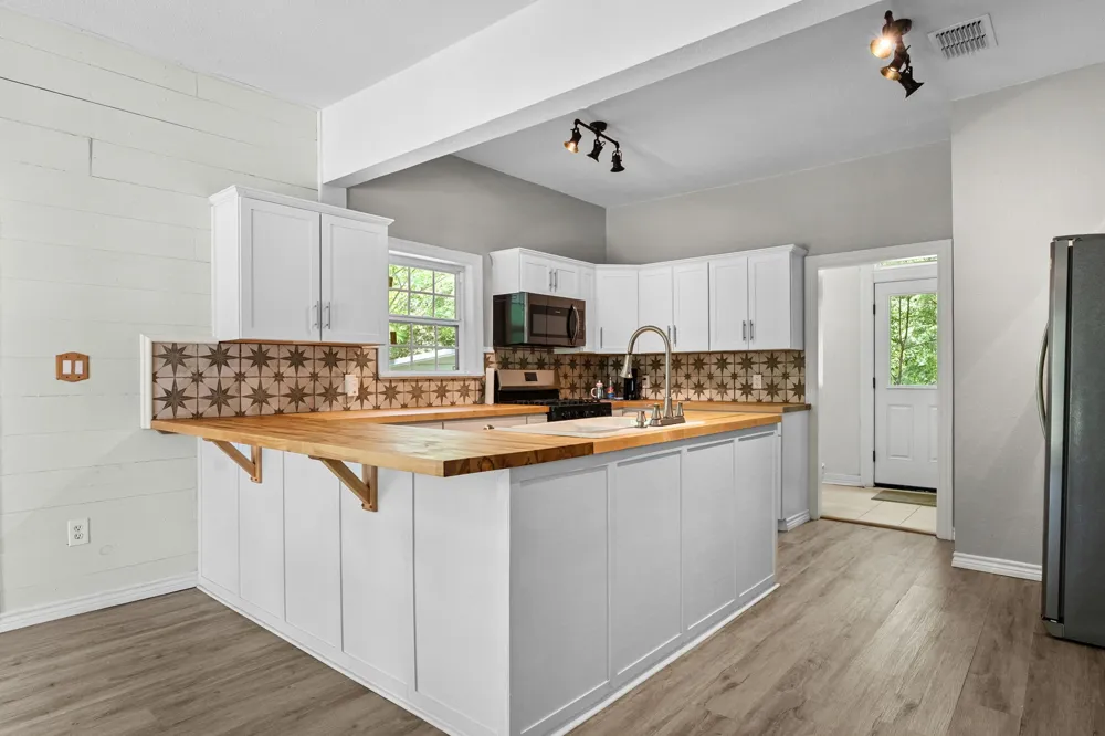 1009 Pacific Mineola, TX 75773