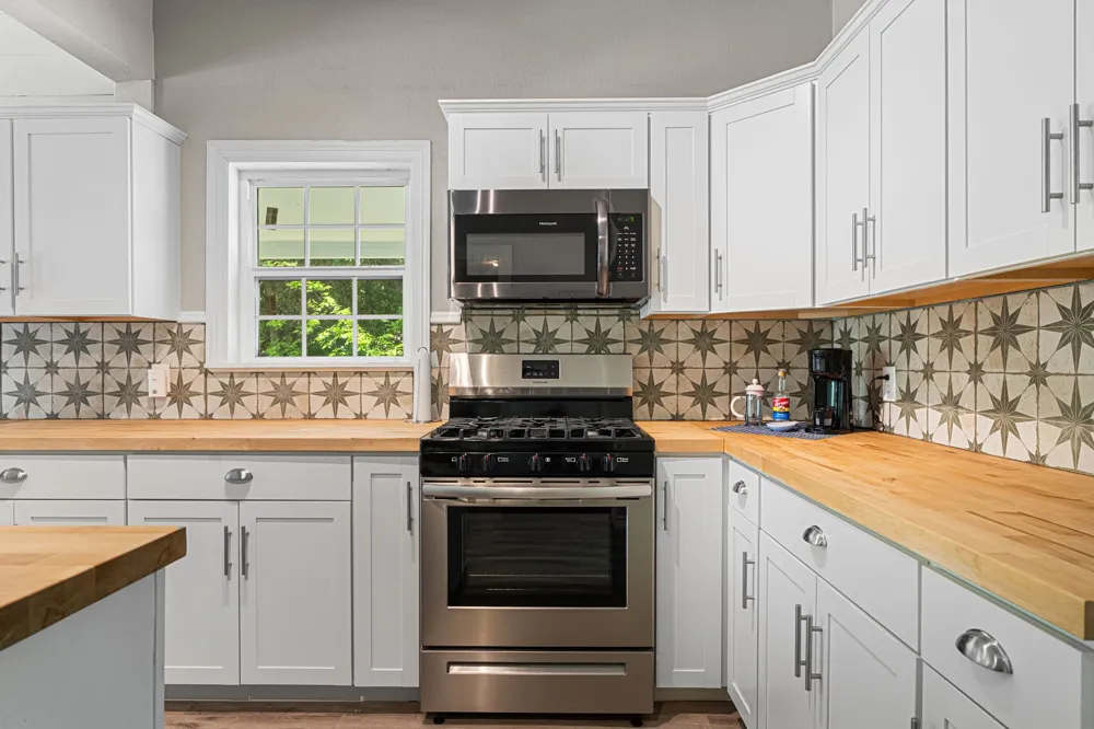 1009 Pacific Mineola, TX 75773