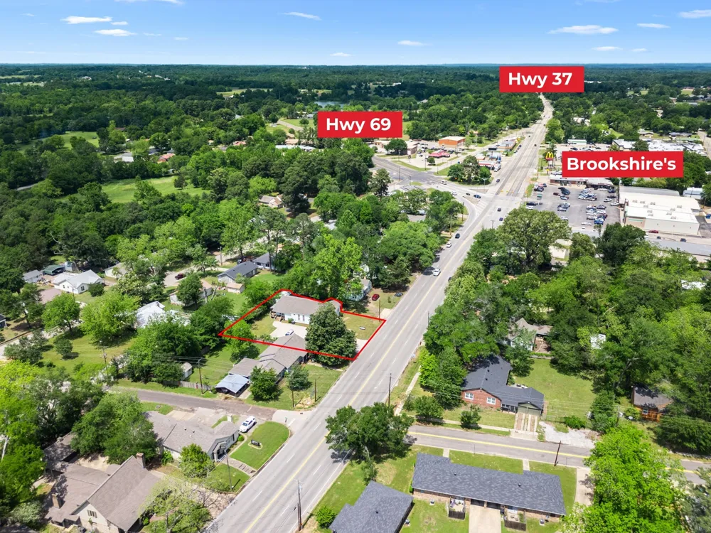 1009 Pacific Mineola, TX 75773