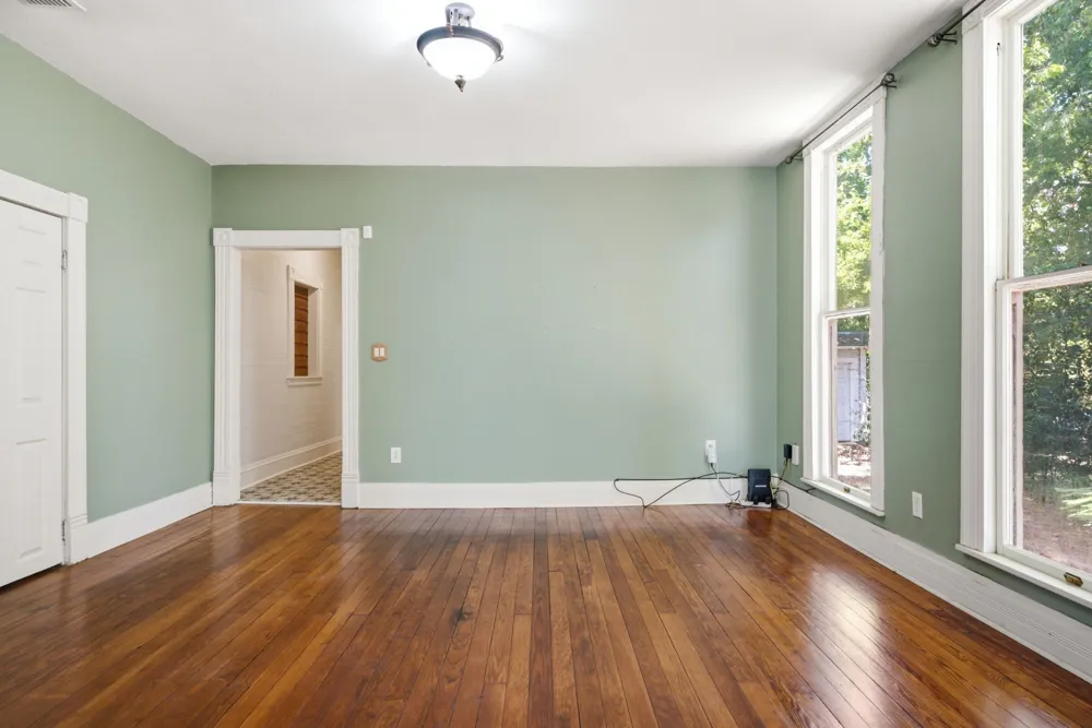 1009 Pacific Mineola, TX 75773