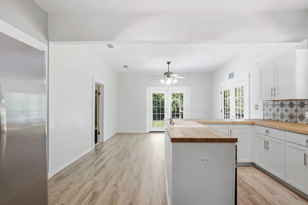 1009 Pacific Mineola, TX 75773