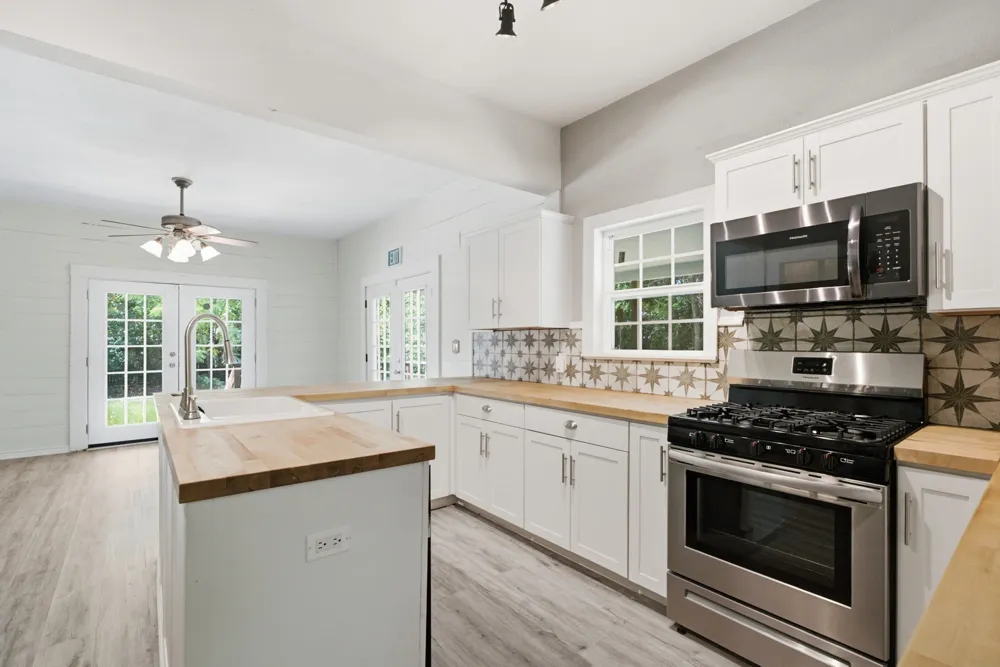 1009 Pacific Mineola, TX 75773
