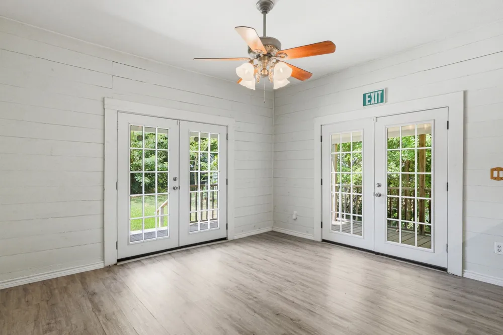 1009 Pacific Mineola, TX 75773