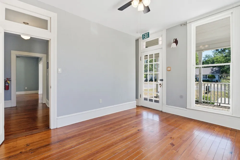 1009 Pacific Mineola, TX 75773