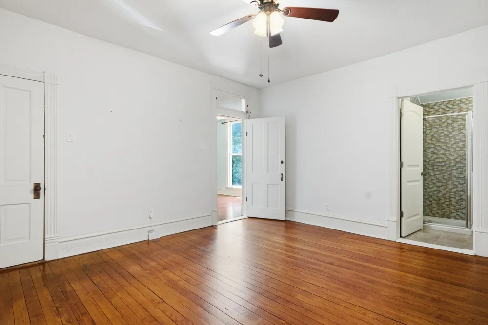 1009 Pacific Mineola, TX 75773