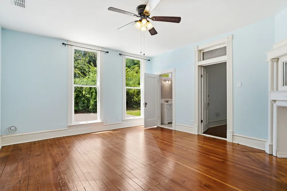 1009 Pacific Mineola, TX 75773