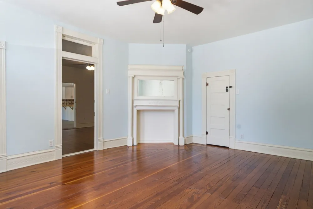 1009 Pacific Mineola, TX 75773