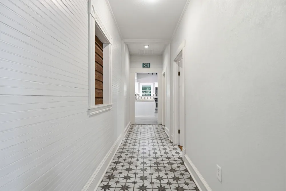 1009 Pacific Mineola, TX 75773