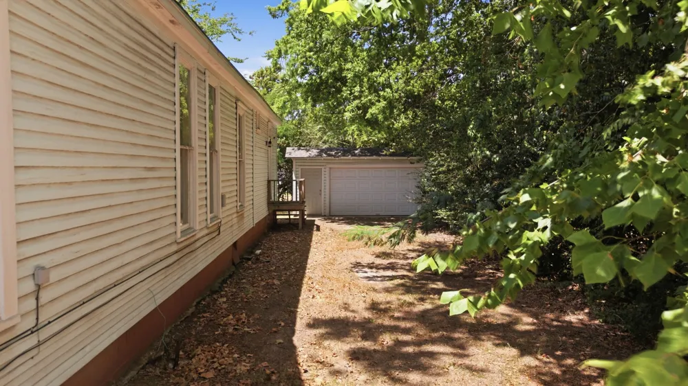 1009 Pacific Mineola, TX 75773