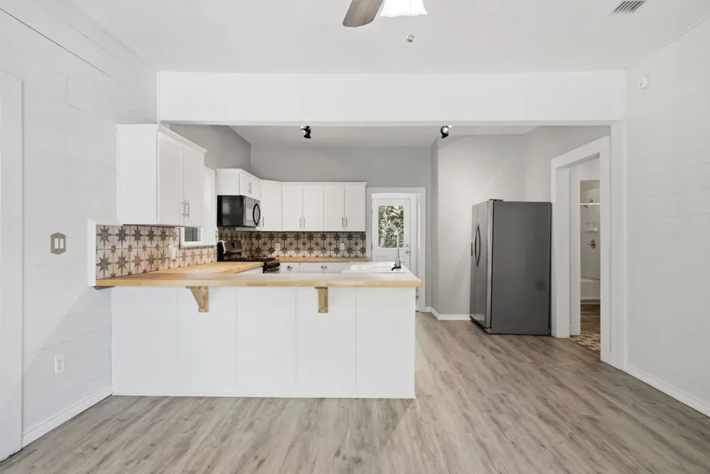 1009 Pacific Mineola, TX 75773