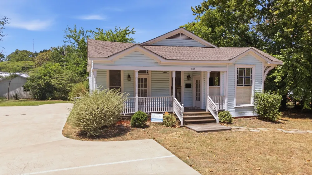 1009 Pacific Mineola, TX 75773