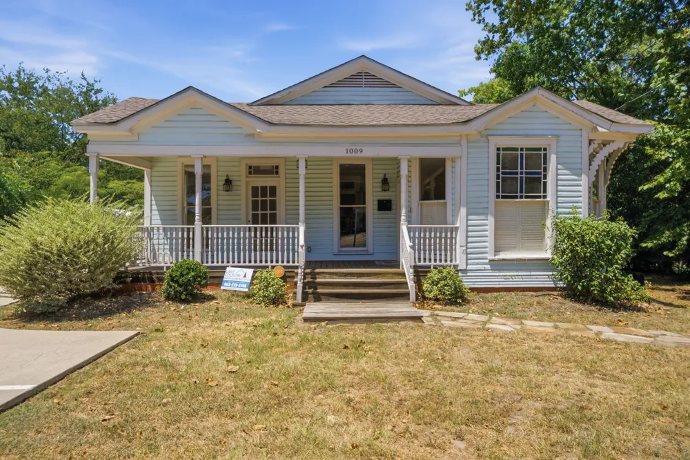 1009 Pacific Mineola, TX 75773