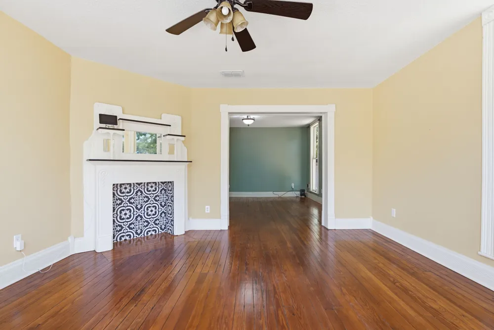 1009 Pacific Mineola, TX 75773