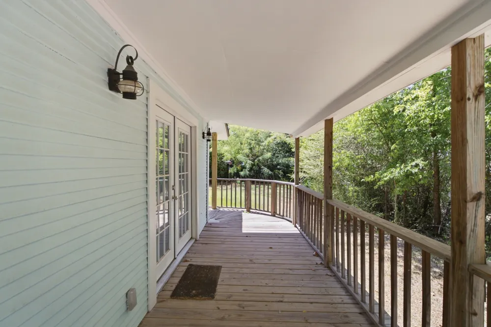 1009 Pacific Mineola, TX 75773