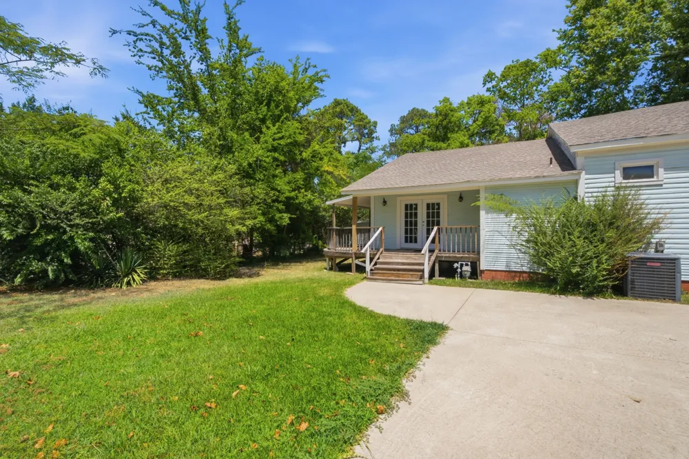 1009 Pacific Mineola, TX 75773