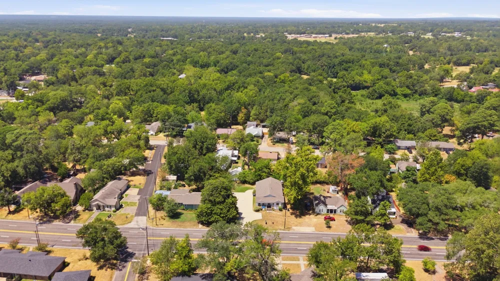 1009 Pacific Mineola, TX 75773