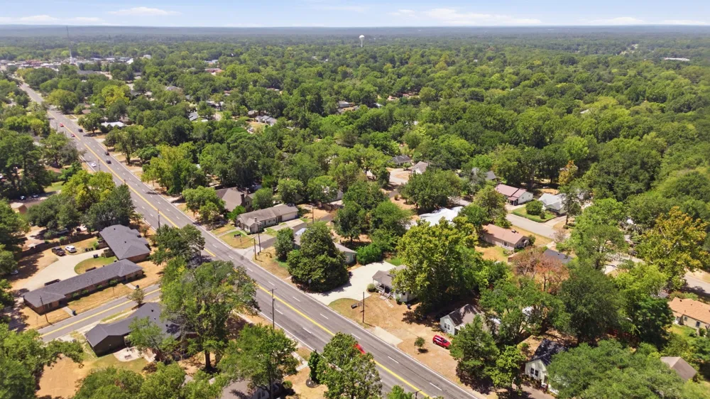 1009 Pacific Mineola, TX 75773
