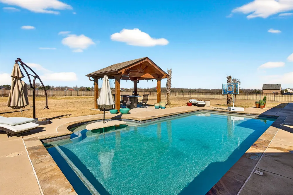 12099 Briargrove Lane Talty, TX 75126