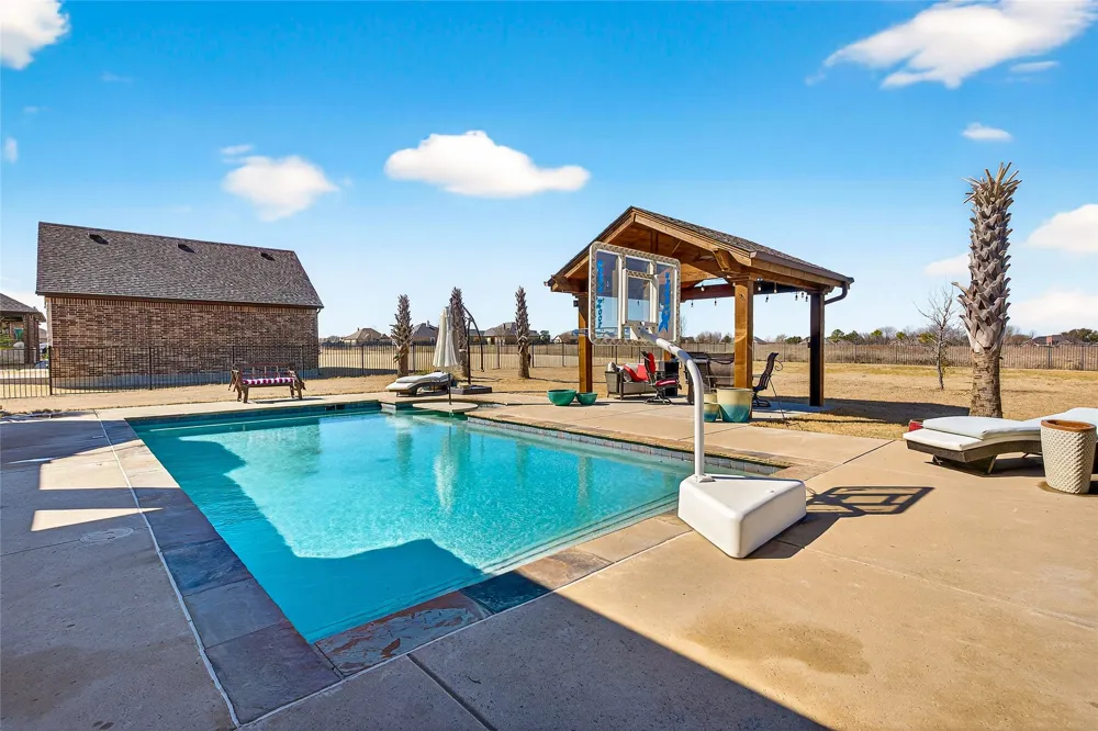 12099 Briargrove Lane Talty, TX 75126