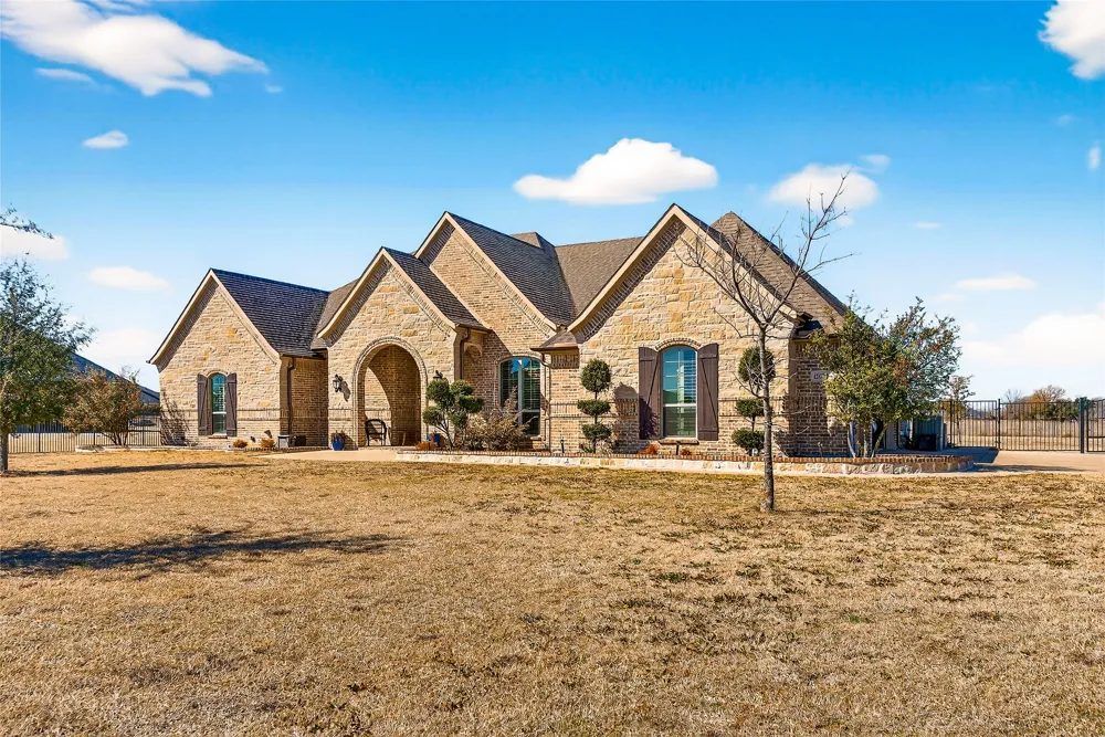 12099 Briargrove Lane Talty, TX 75126