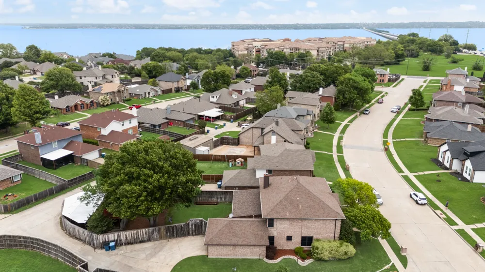 9209 Chimneywood Drive Rowlett, TX 75089