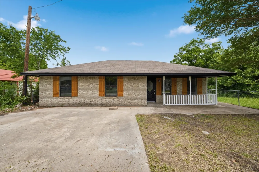 316 Elm Street Mart, TX 76664