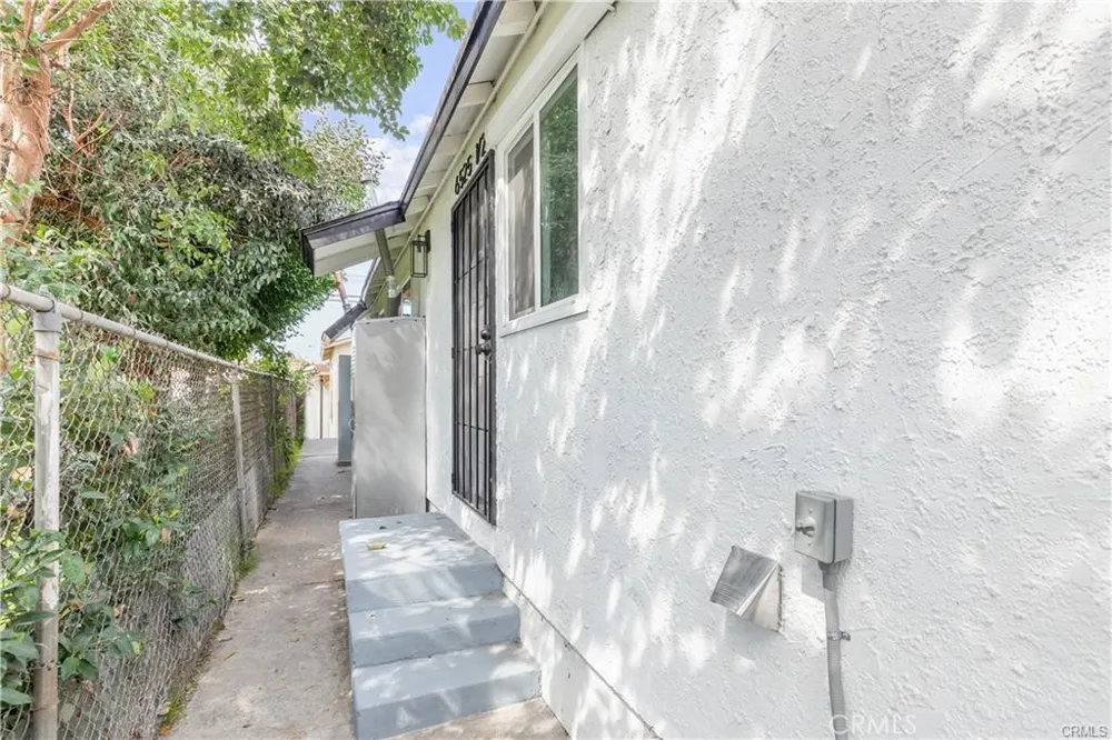 6523 Ajax Avenue Bell Gardens, CA 90201