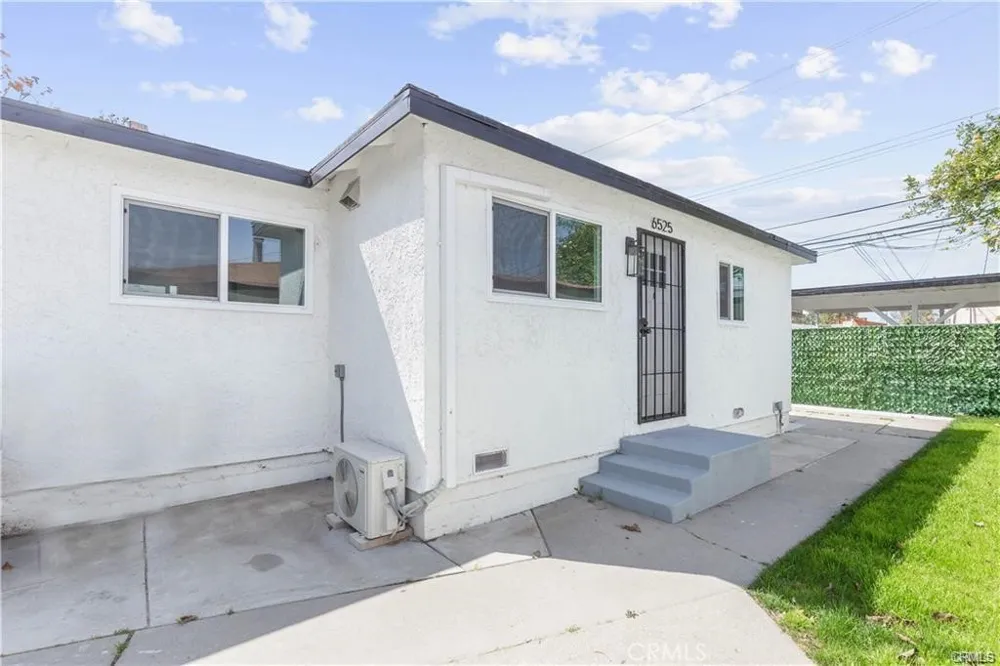 6523 Ajax Avenue Bell Gardens, CA 90201