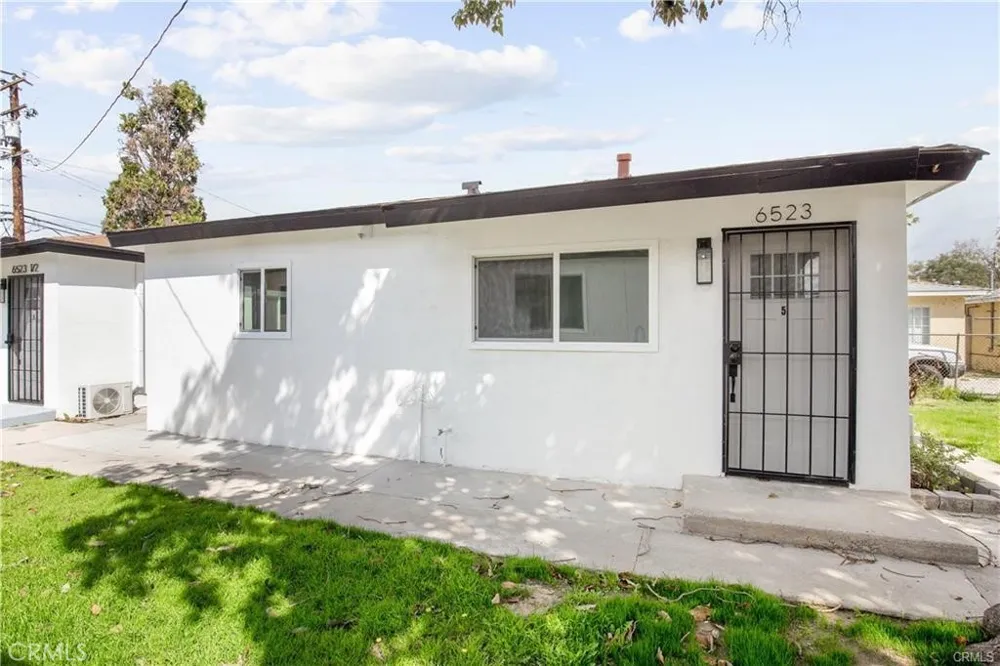 6523 Ajax Avenue Bell Gardens, CA 90201
