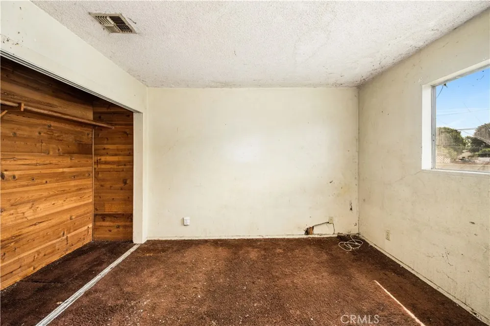 1405 S Center Avenue Compton, CA 90220