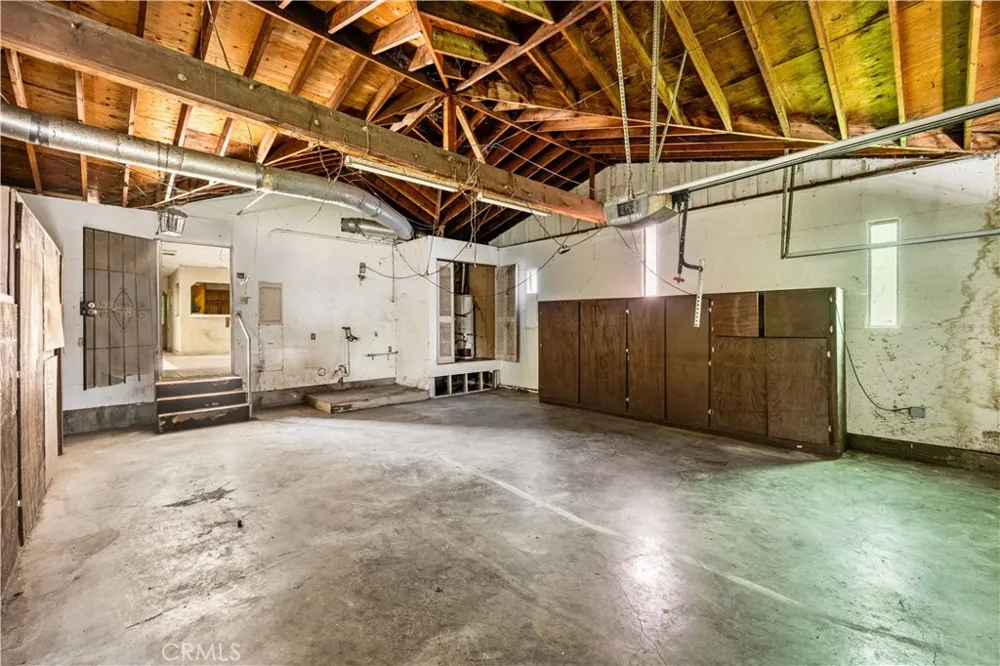 1405 S Center Avenue Compton, CA 90220