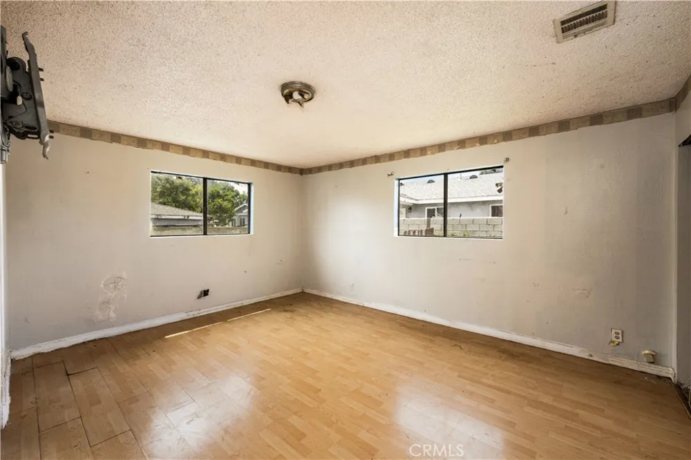 1405 S Center Avenue Compton, CA 90220