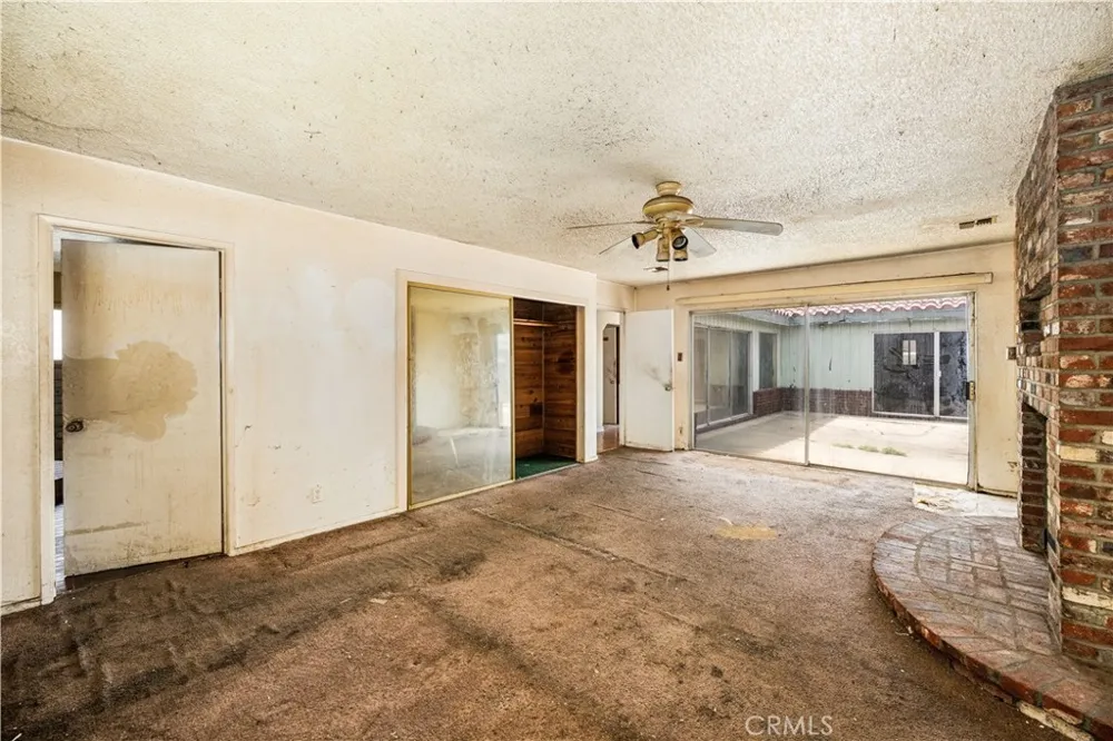 1405 S Center Avenue Compton, CA 90220