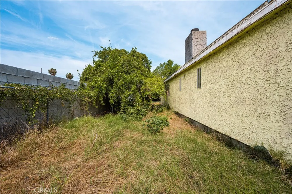 1405 S Center Avenue Compton, CA 90220