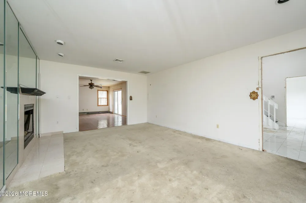 9 Southfork Drive Jackson, NJ 08527