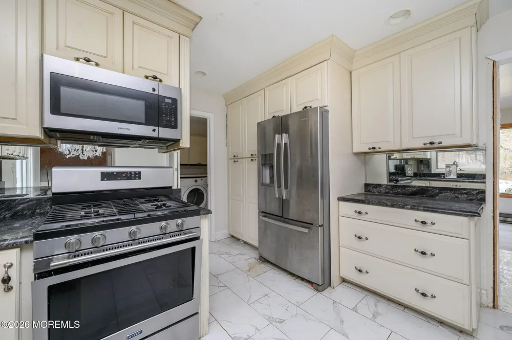 9 Southfork Drive Jackson, NJ 08527
