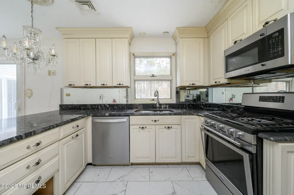9 Southfork Drive Jackson, NJ 08527
